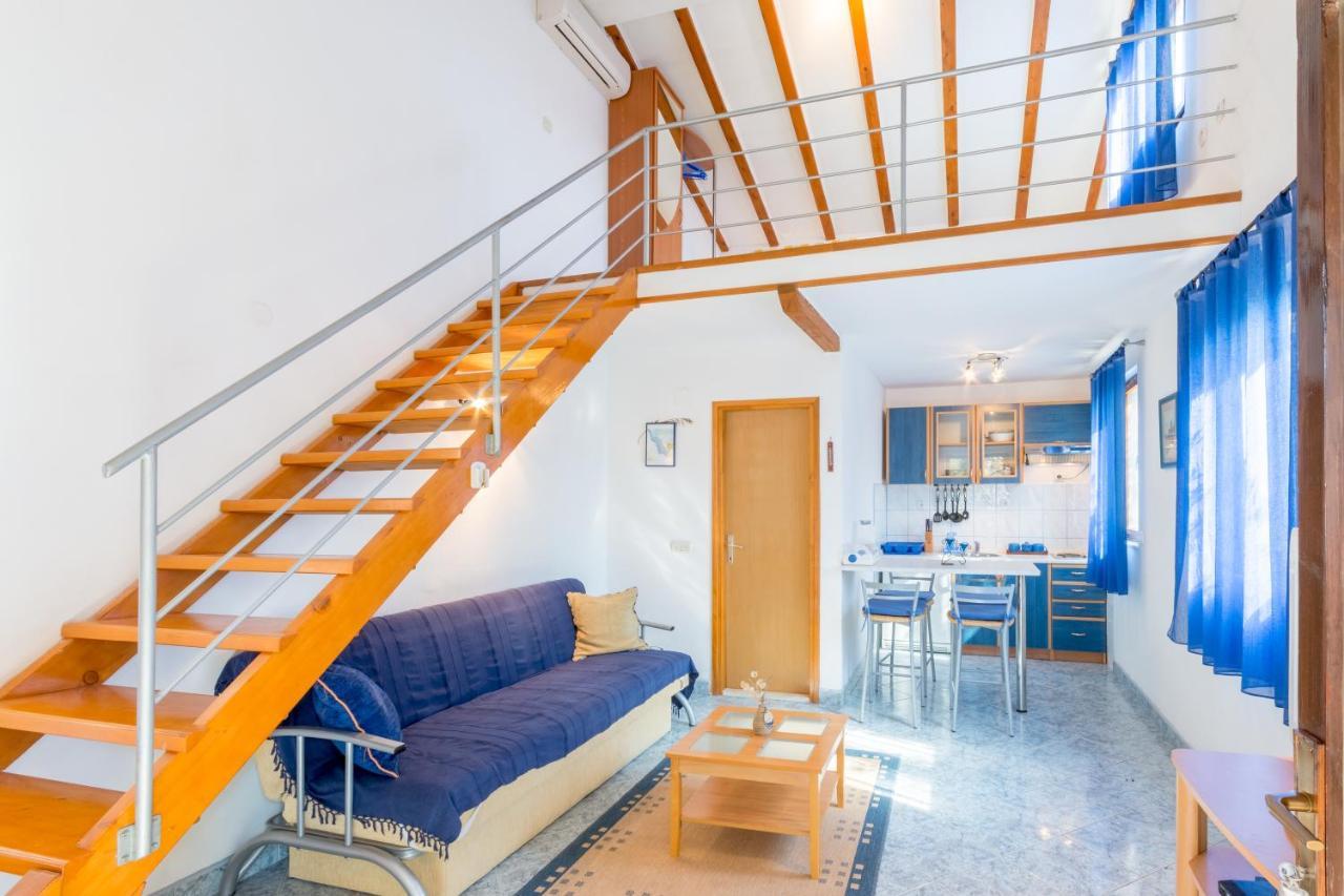Vacation House Milka Milna  Exterior photo