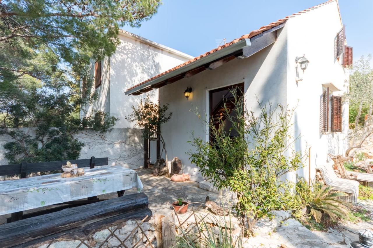 Vacation House Milka Milna  Exterior photo