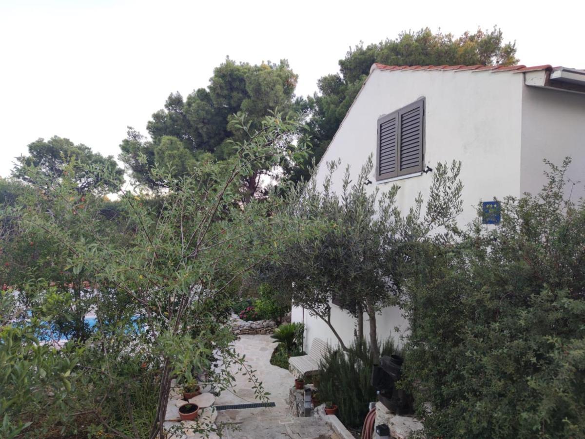 Vacation House Milka Milna  Exterior photo
