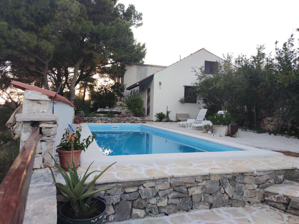 Vacation House Milka Milna  Exterior photo