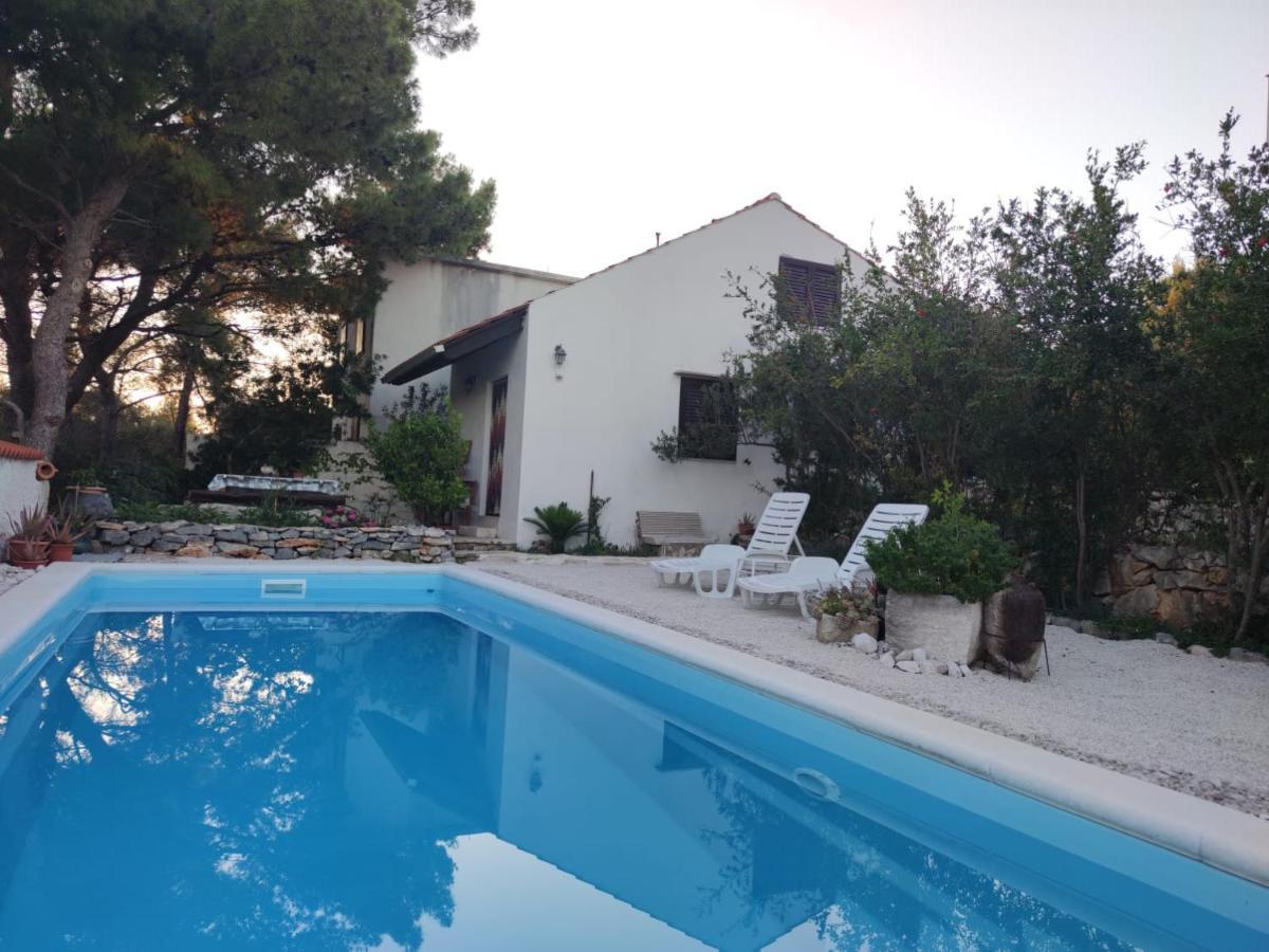 Vacation House Milka Milna  Exterior photo