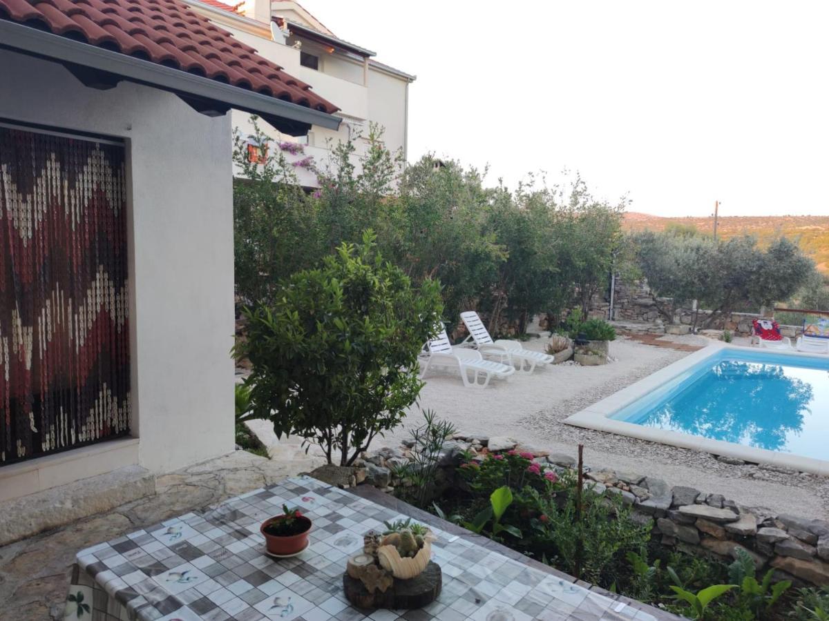 Vacation House Milka Milna  Exterior photo