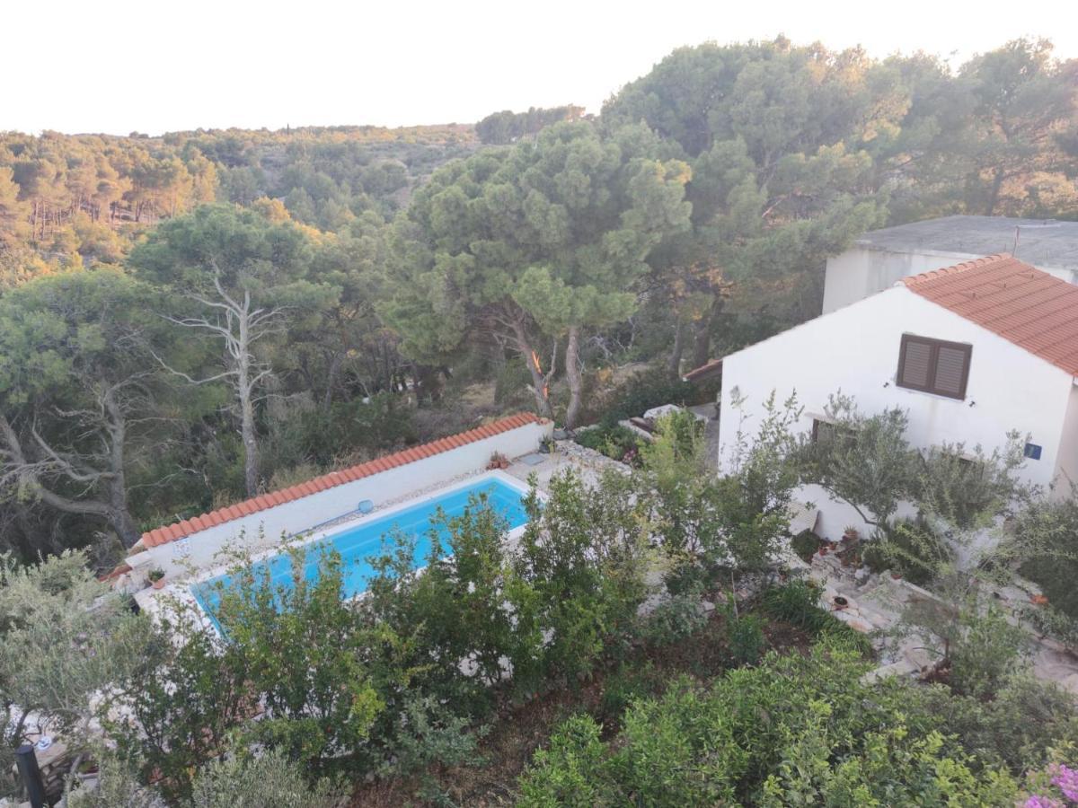 Vacation House Milka Milna  Exterior photo